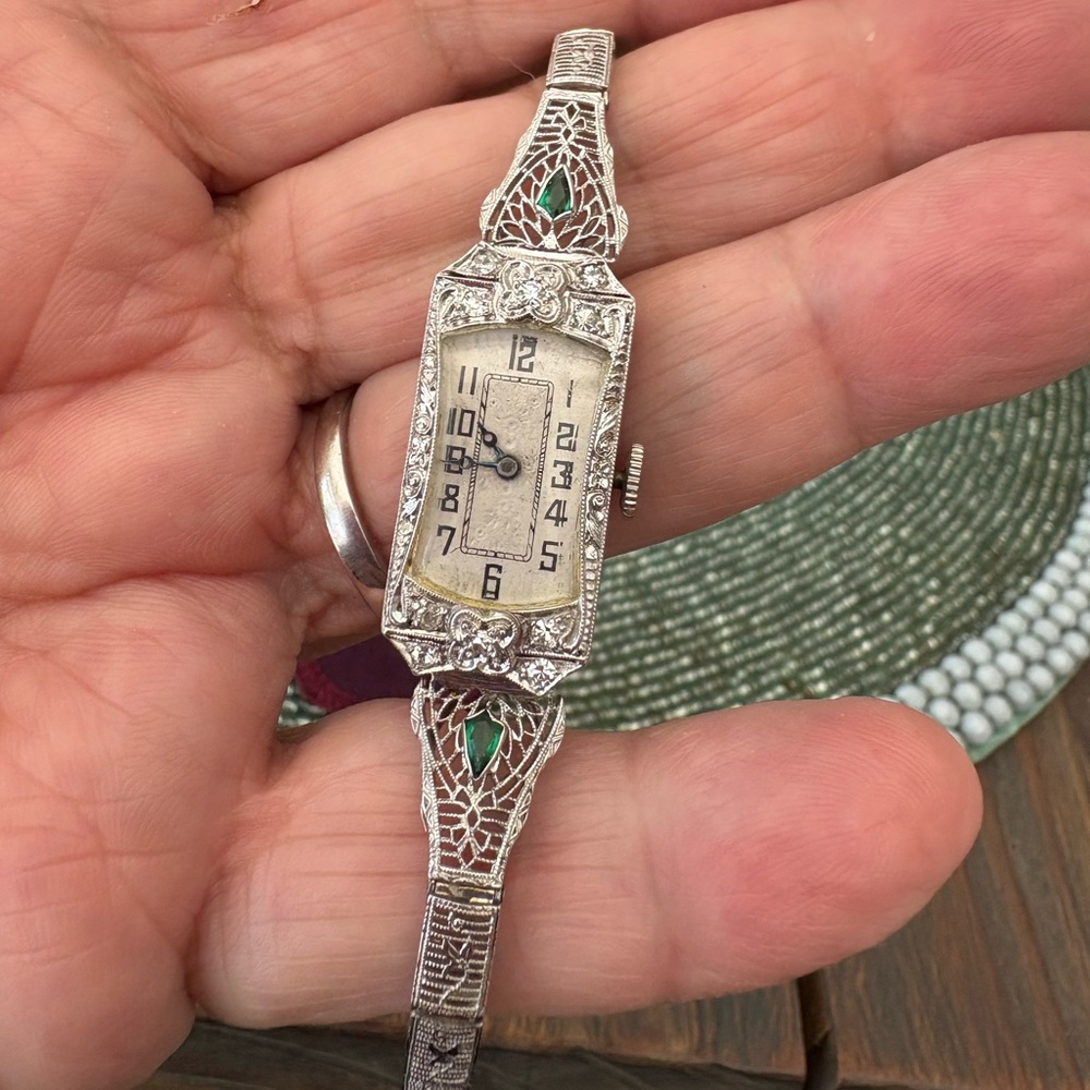 Stunning 1920s platinum and gold watch with diamonds and emeralds - Picture 3 of 9